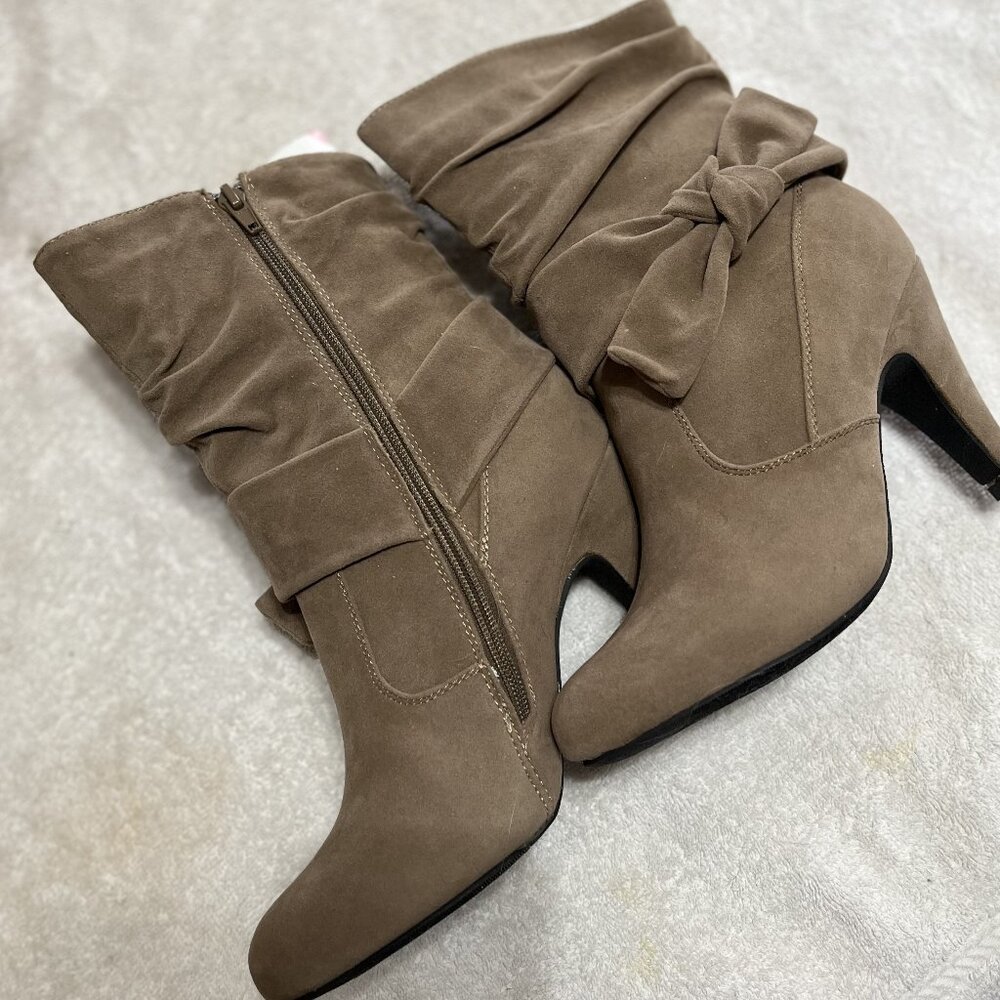 Venus, above the ankle, heel, beige boots, women's size 7.5.